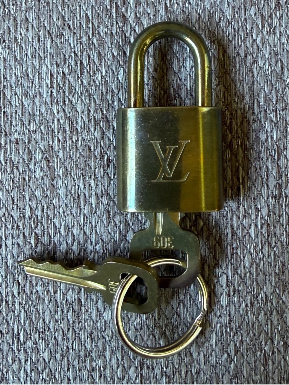 LOUIS VUITTON lock and two keys